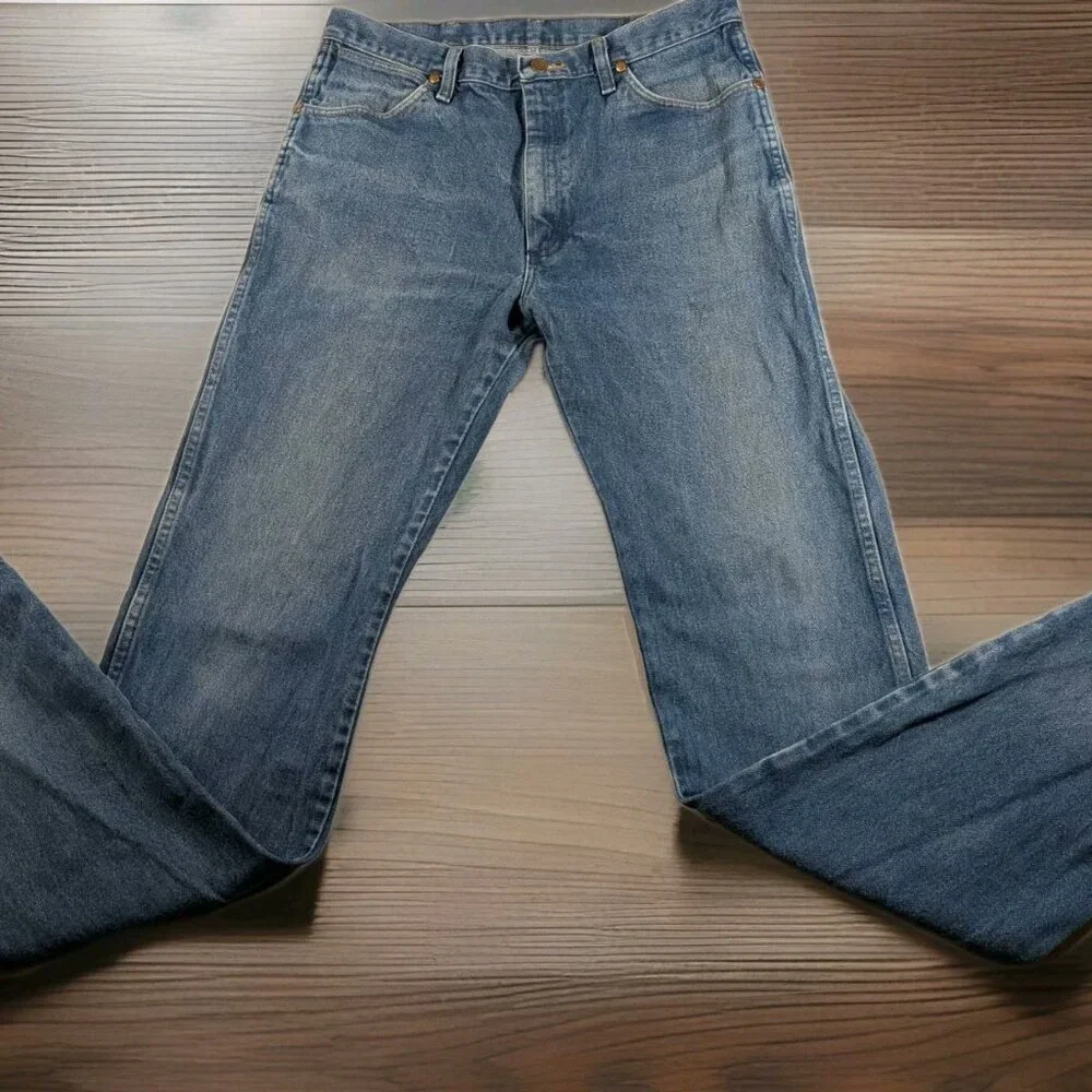 Wrangler Mens 34 x 38 Blue Denim Classic Fit Jeans Made In The USA - Picture 1 of 6